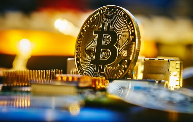 Bitcoin at $95K: Pullback Risk or Further Gains?