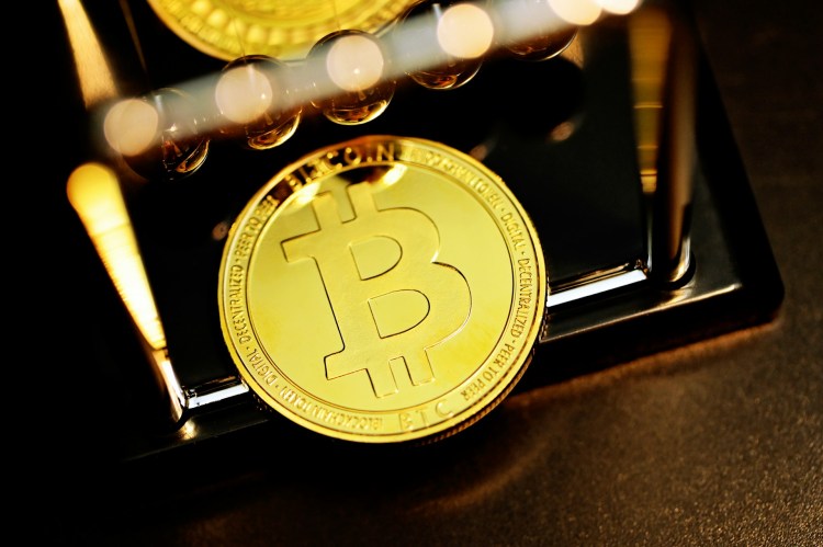 Bitcoin Price Dip: On-Chain Data Sounds Alarm