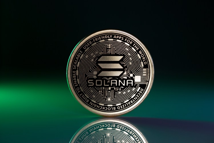 Solana Price Dip: Bullish Signal Sparks Reversal Hope