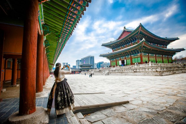 South Korea's Bank Tightens Crypto Grip: New Lab Unit & Stablecoin Focus